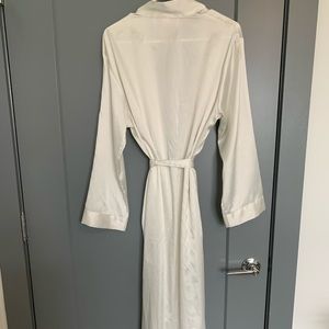 XS/S ivory full lenth VS satin robe